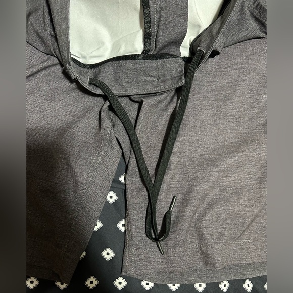 Used Men’s CSG (Champs Sports Gear) dark charcoal grey/ black shorts - size 38 - Picture 7 of 16